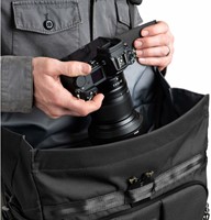 Think Tank Focuspoint Crossbody 8l Asphalt Black -2